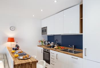 The well-equipped kitchen is the ideal space for preparing a hearty breakfast to set you up for a beach day.