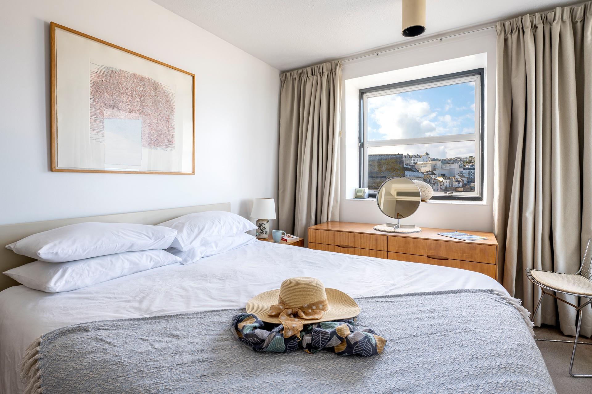 Climb into the king size bed and drift off for a relaxing night's sleep.