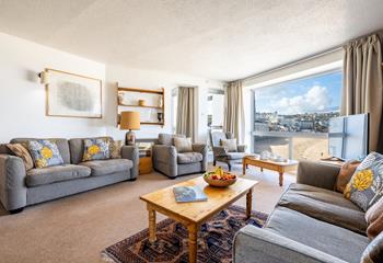 Bright dual aspect sitting room with uninterrupted views over Porthmeor. 