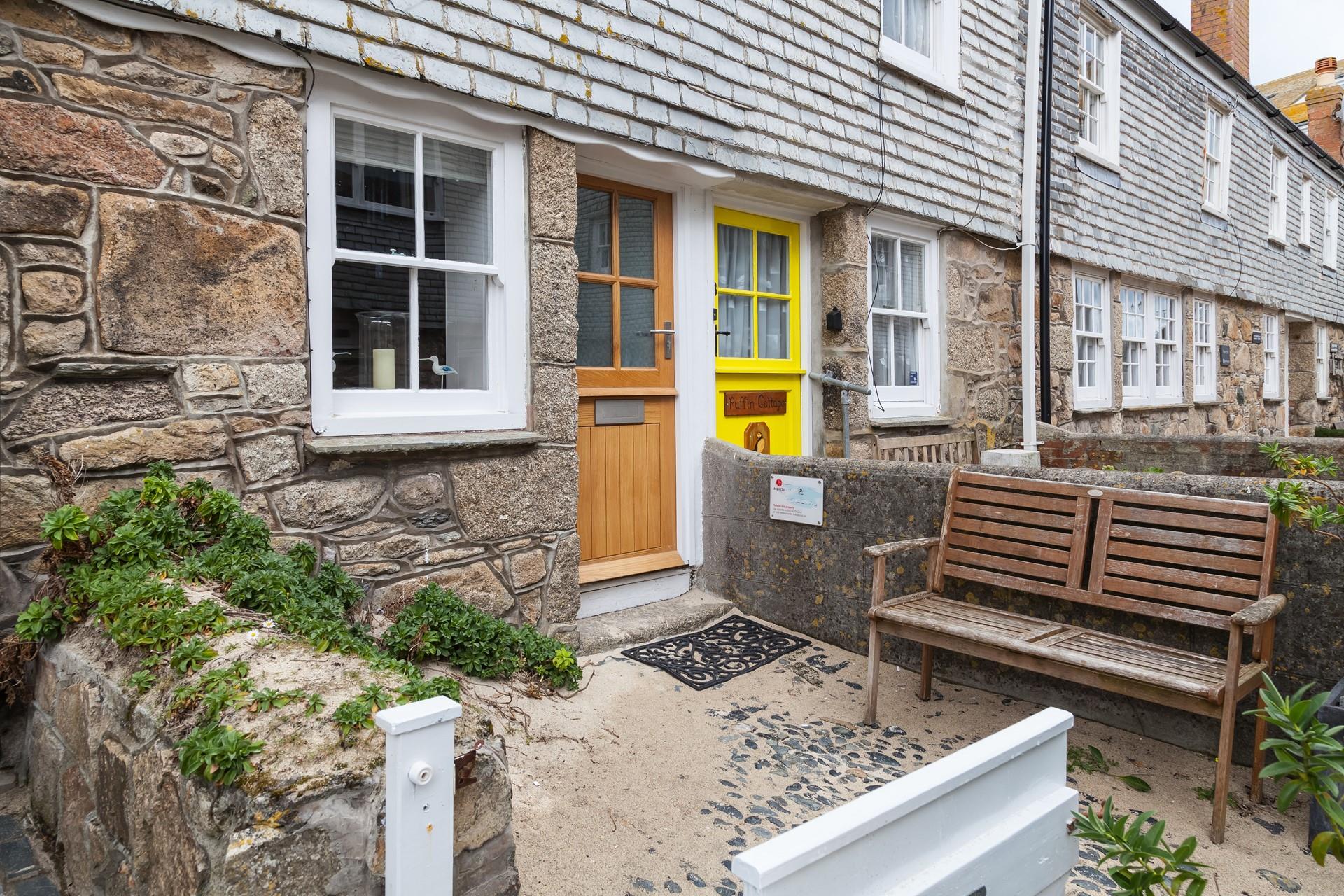 Polly's Cottage has a pretty cobbled front courtyard for sitting out and enjoying your morning cuppa.