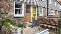 Polly's Cottage has a pretty cobbled front courtyard for sitting out and enjoying your morning cuppa.