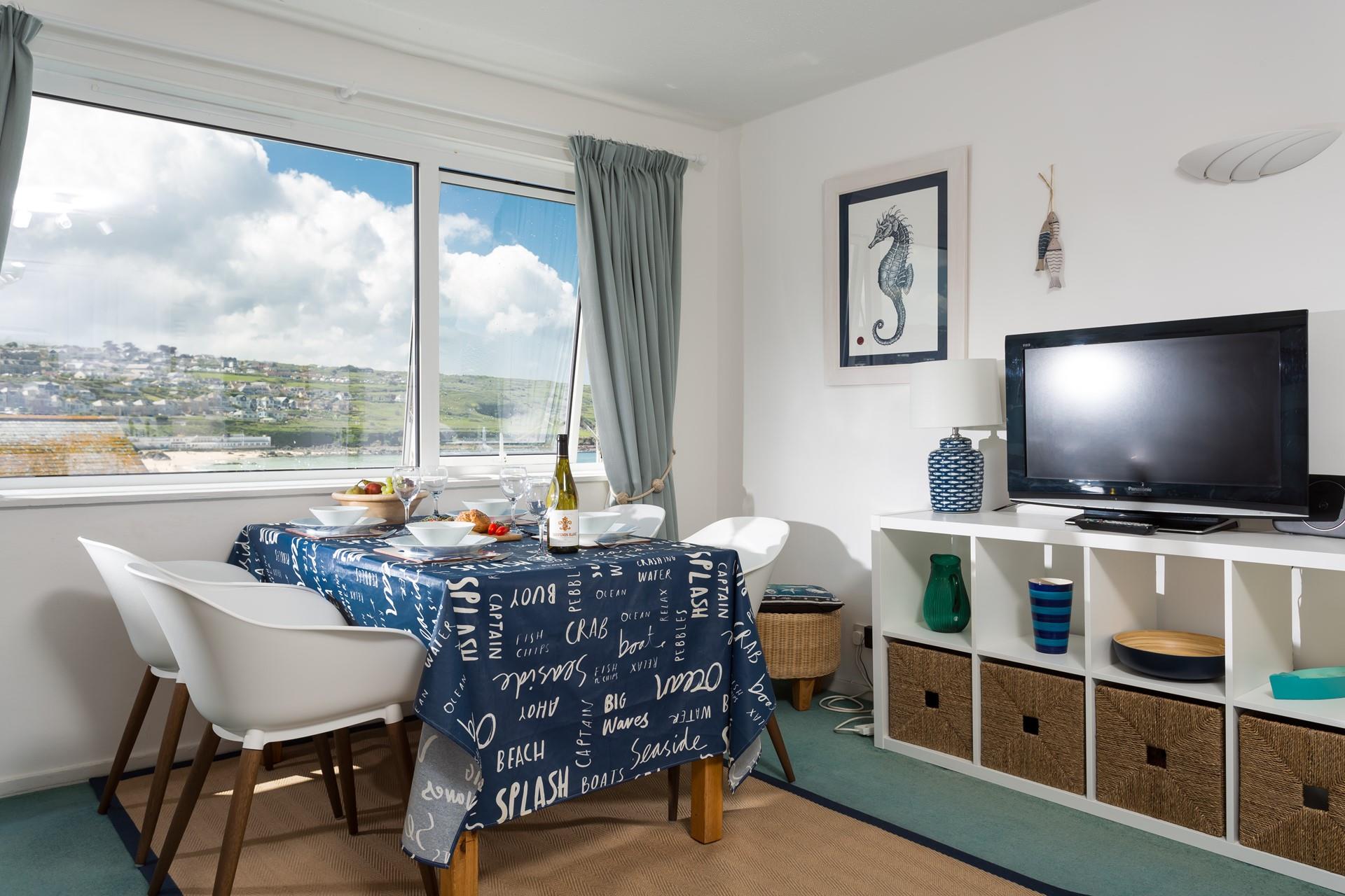 The open plan kitchen and dining area make it easy to socialise with your loved ones whilst cooking.