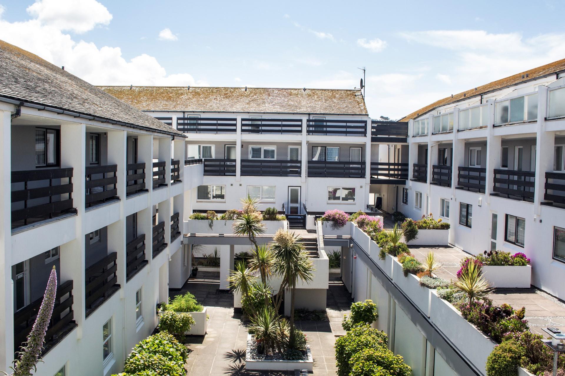 Ideally situated on Porthmeor beach, you are just a few steps away from a day of sunbathing.