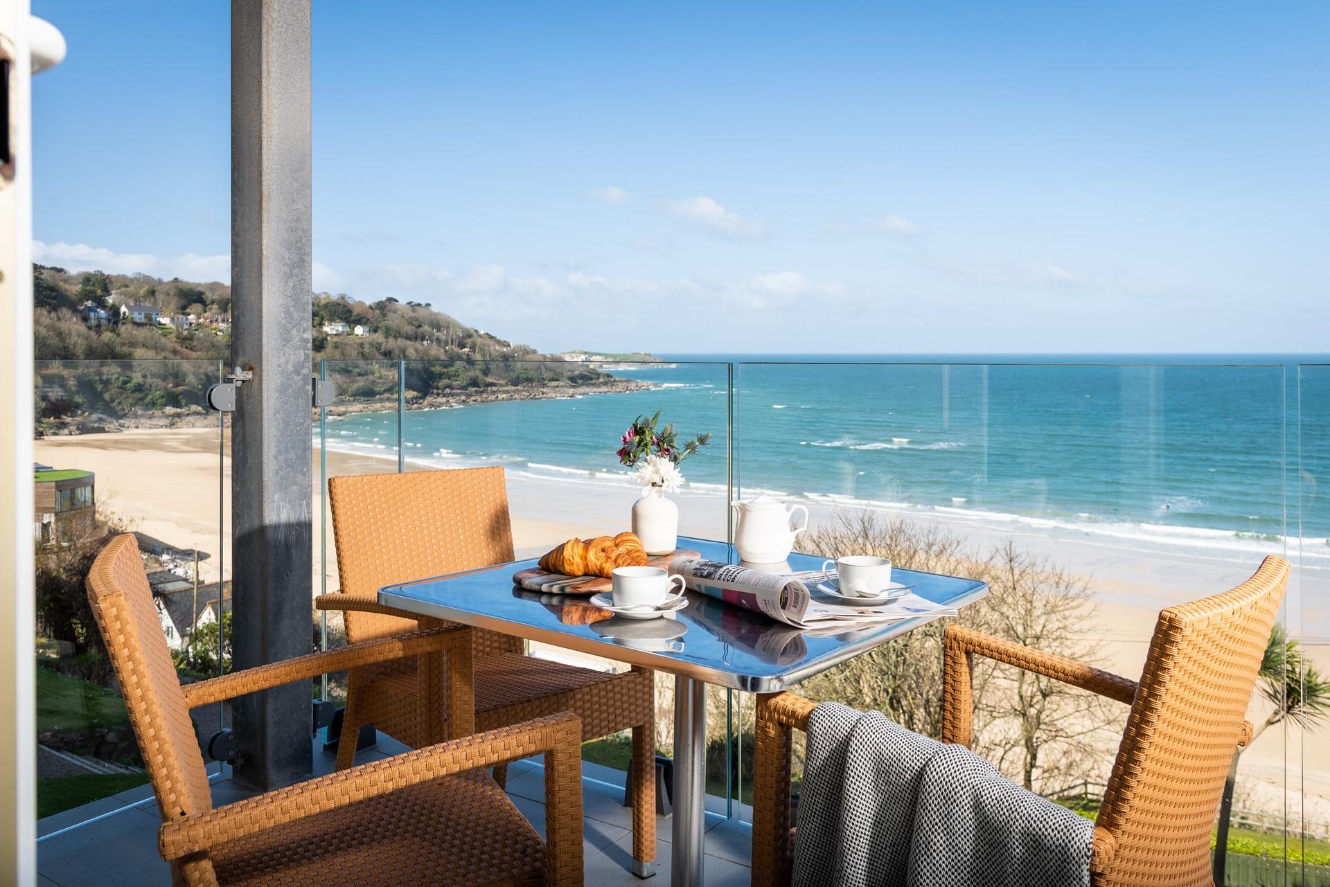 Gaze across the stunning Carbis Bay beach while enjoying a leisurely breakfast on the balcony. 
