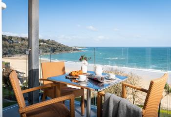 Gaze across the stunning Carbis Bay beach while enjoying a leisurely breakfast on the balcony. 