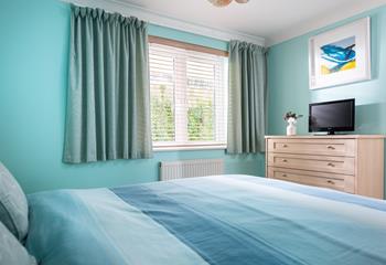 The light and airy bedroom 2 features zip and link beds which can be made up as twins or as a king size bed. 