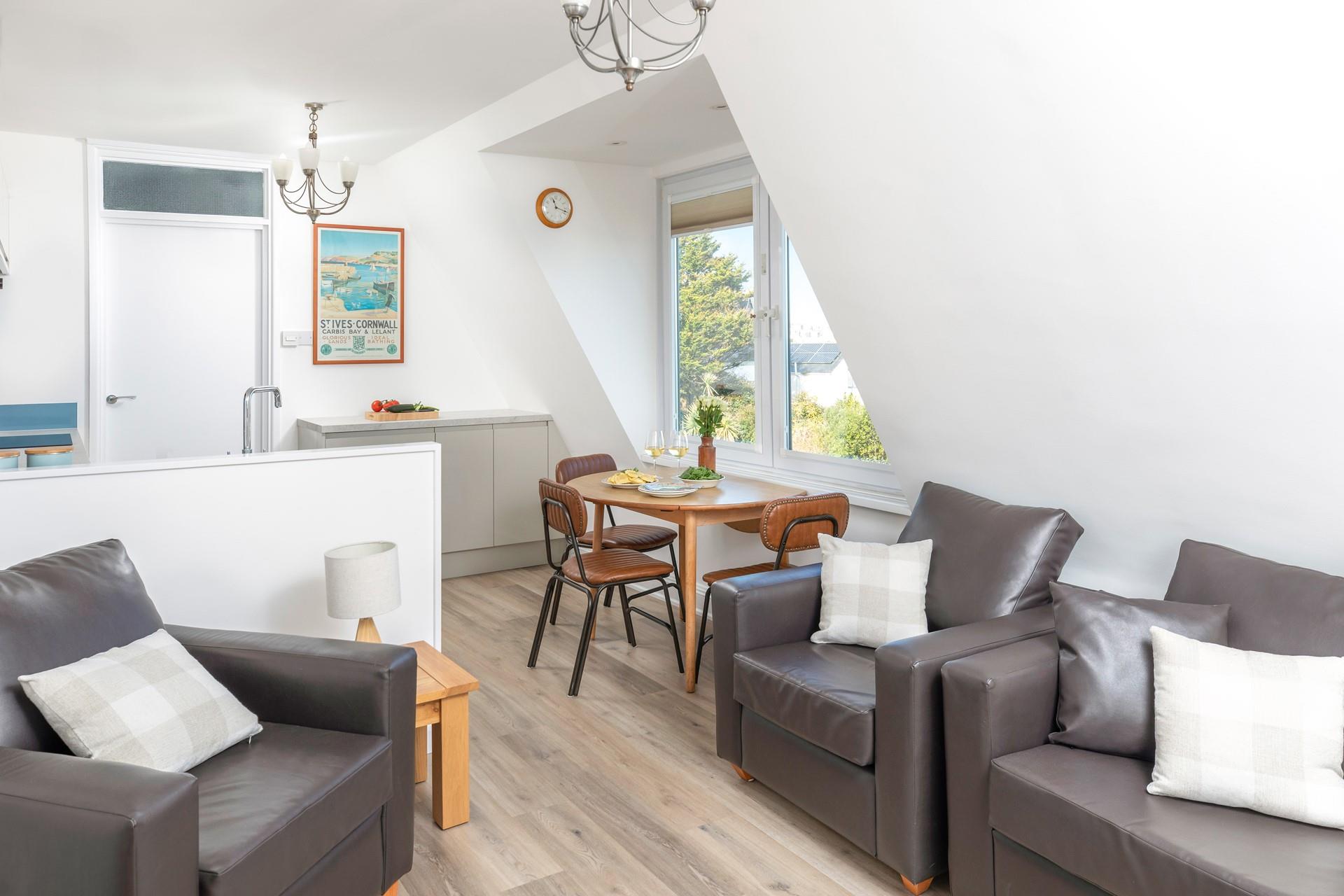 Enjoy an ice-cold drink in front of the TV after a sun-drenched day on the beach.