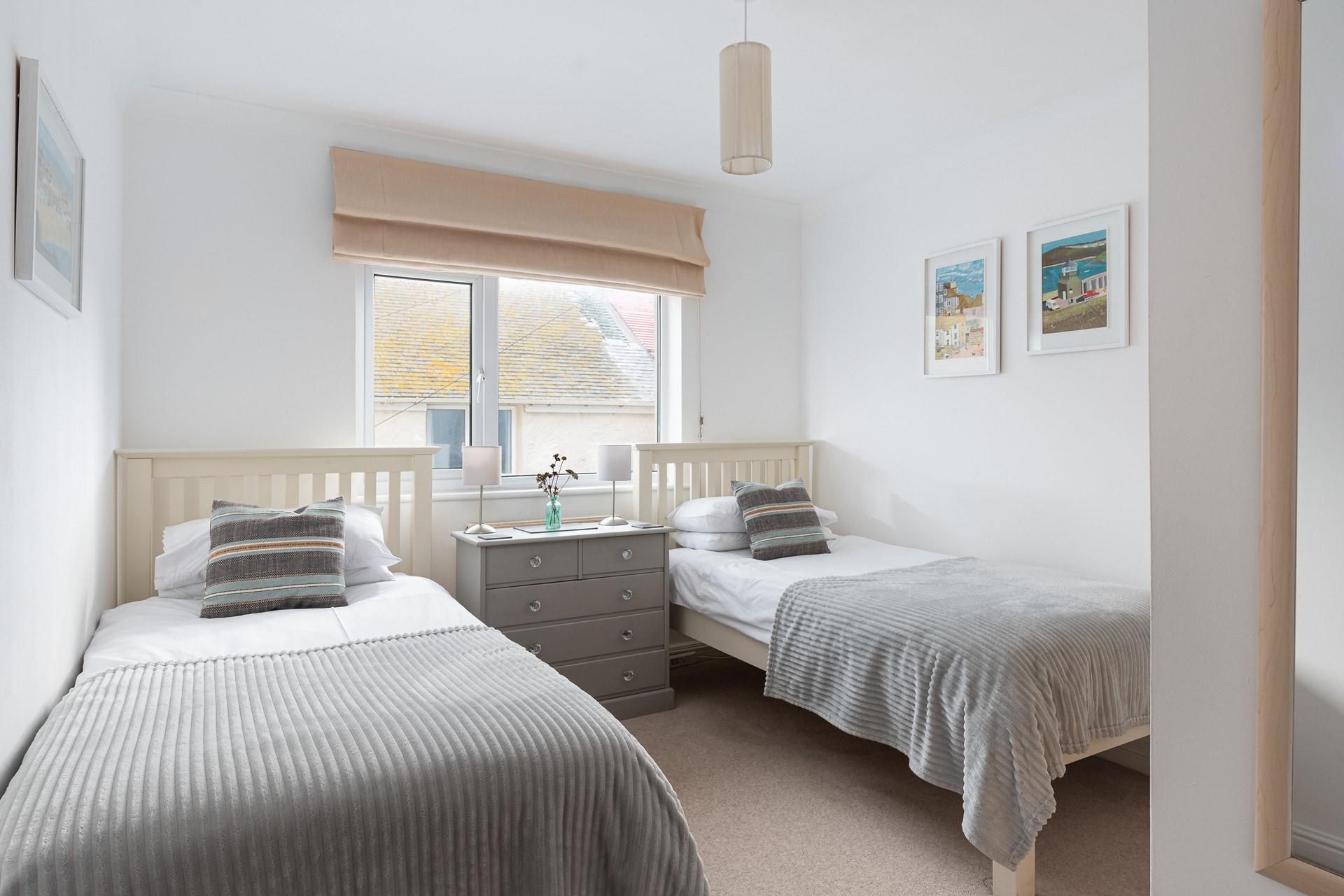 4 Seawall Court is perfect for a romantic getaway or a fun family break, with the option of a twin room.