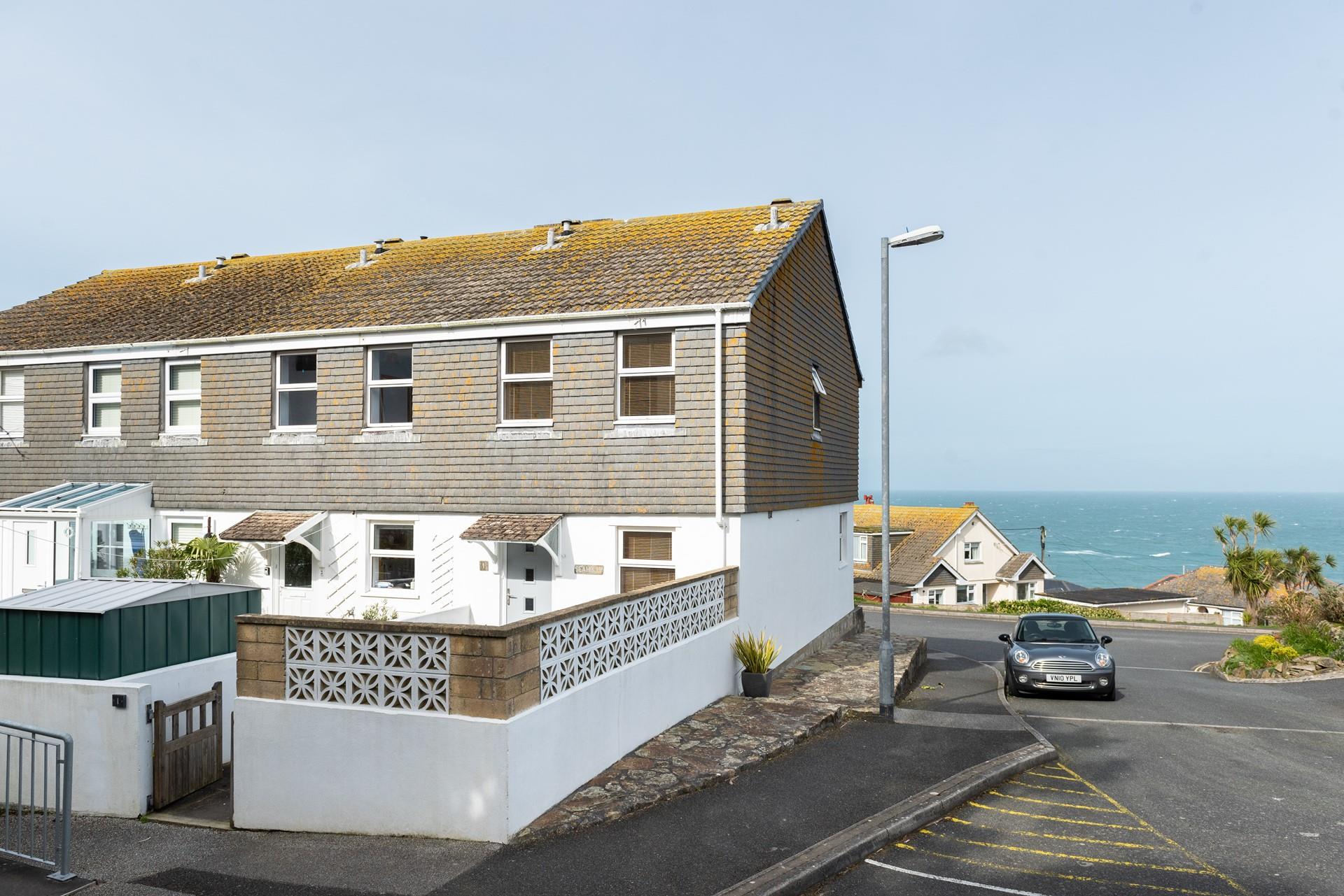 1 Carthew Court benefits from a fabulous location, allowing you to explore or enjoy a beach day with ease.