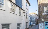 Perfectly positioned to explore St Ives, you can even bring your pooch along to enjoy it with you! - Thumbnail Image