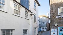 Perfectly positioned to explore St Ives, you can even bring your pooch along to enjoy it with you!