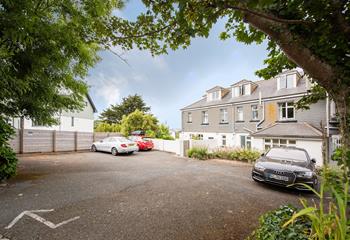 Leave the car behind and enjoy the 10-minute walk into St Ives.