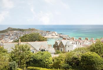 Set back yet still close to everything St Ives has to offer, the apartment is ideally located.