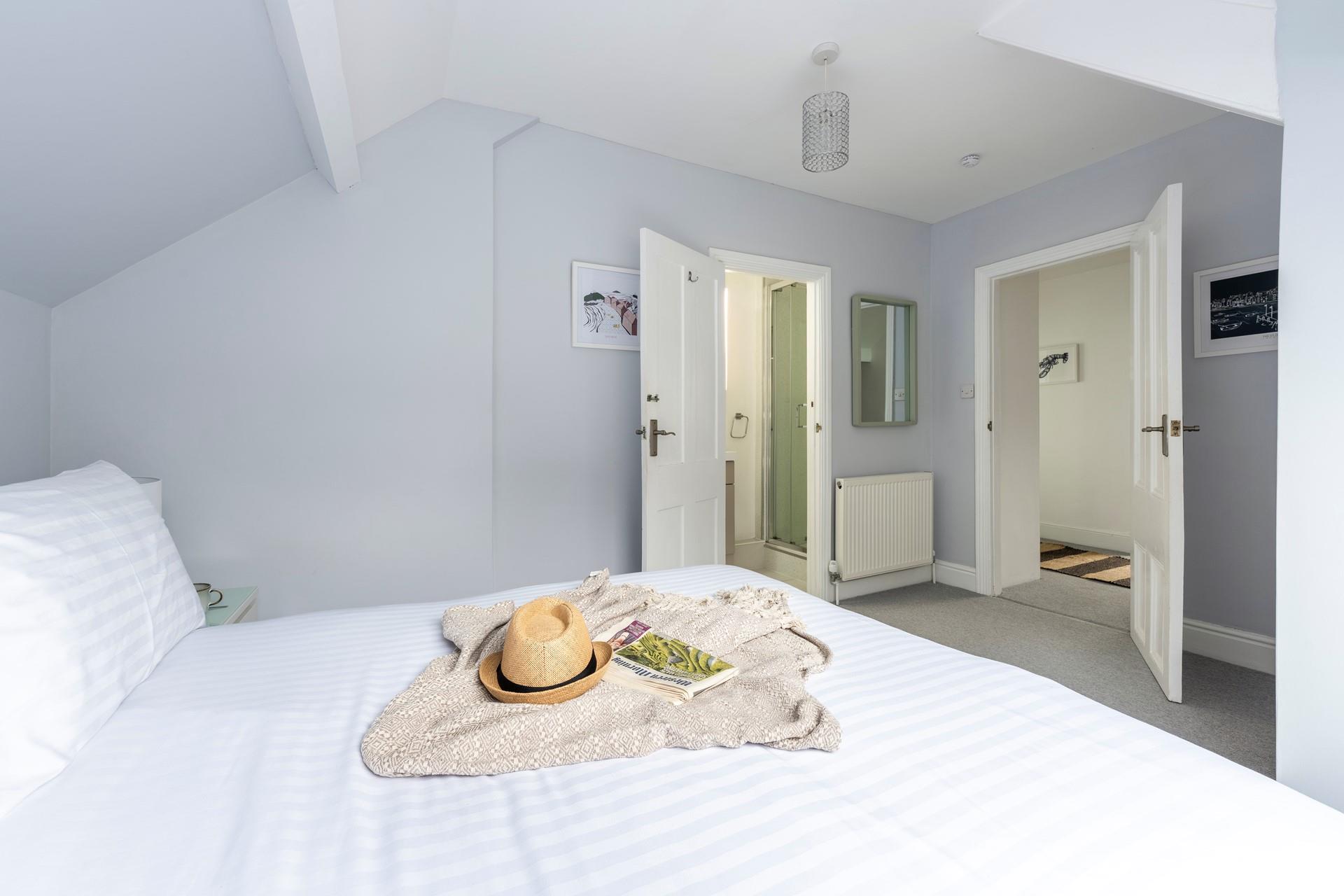 Zip and link beds allow for flexible sleeping arrangements.