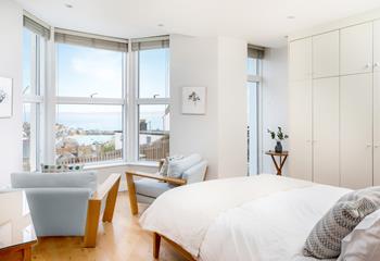 Wake up and open your curtains and sit and sip your morning tea staring out at the views of the harbour.