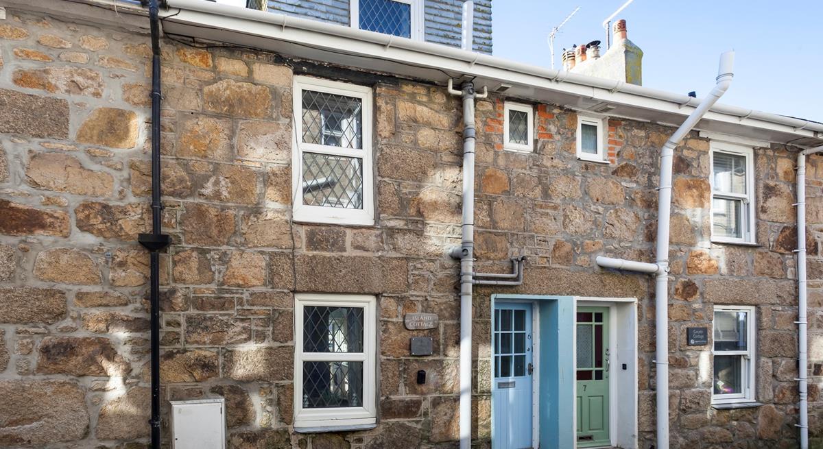 Island Cottage is ideally located in the heart of St Ives.