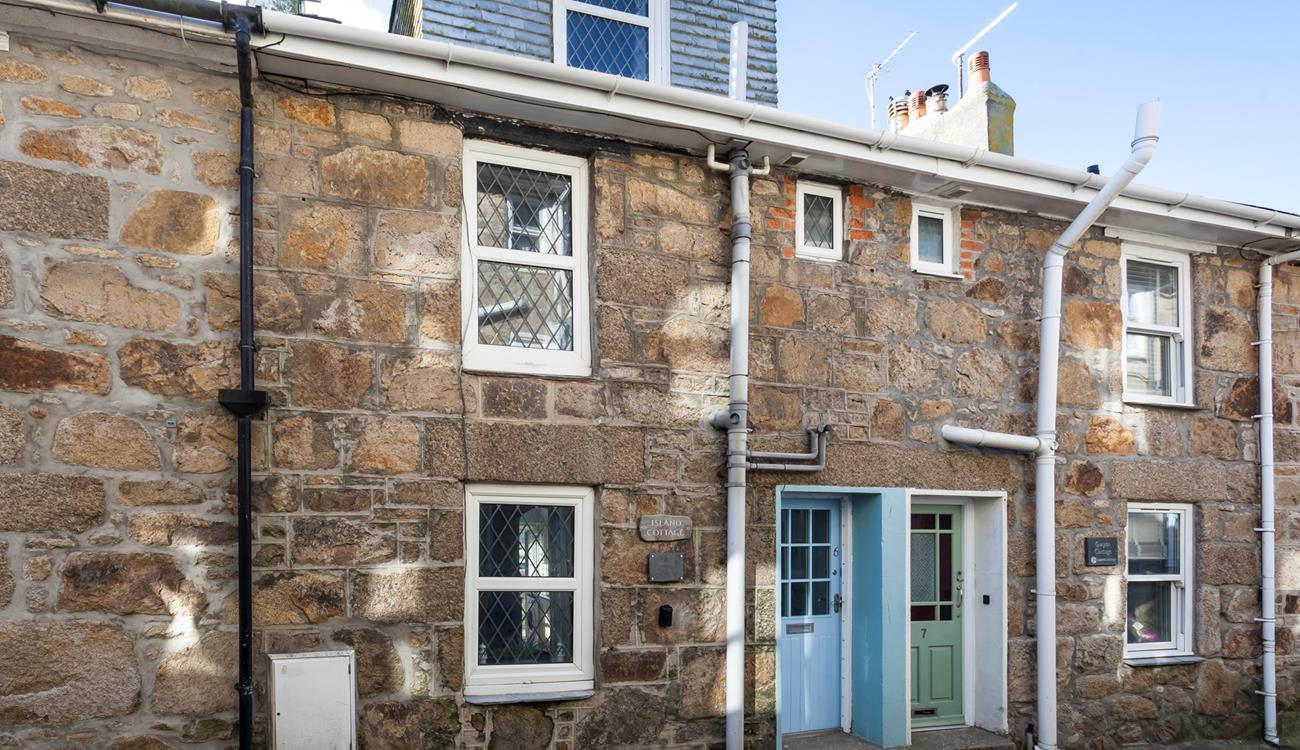 Island Cottage is ideally located in the heart of St Ives.