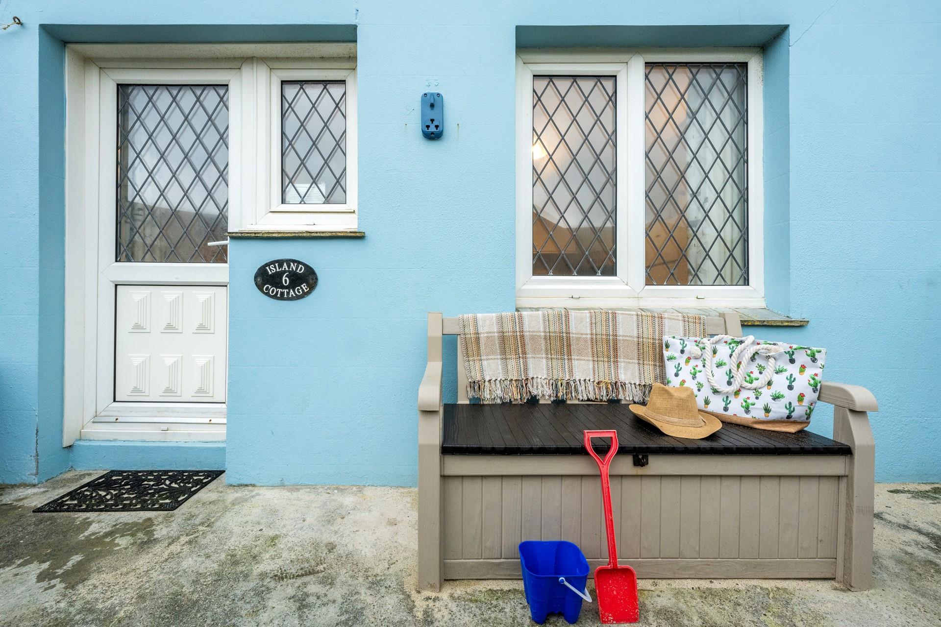 Sit with your morning coffee out in the sunshine, before heading to the beach.