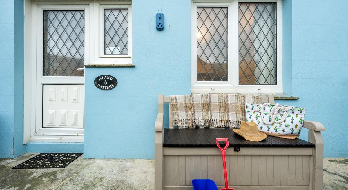 Sit with your morning coffee out in the sunshine, before heading to the beach.