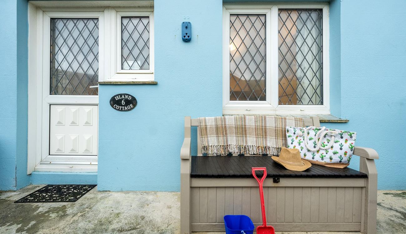 Sit with your morning coffee out in the sunshine, before heading to the beach.