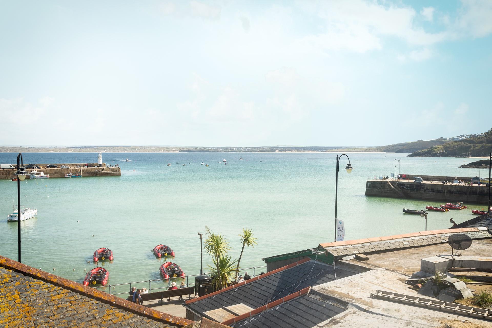Just moments away are all the shops, cafes and beaches in St Ives, you can wander the cobbled streets looking for souvenirs.