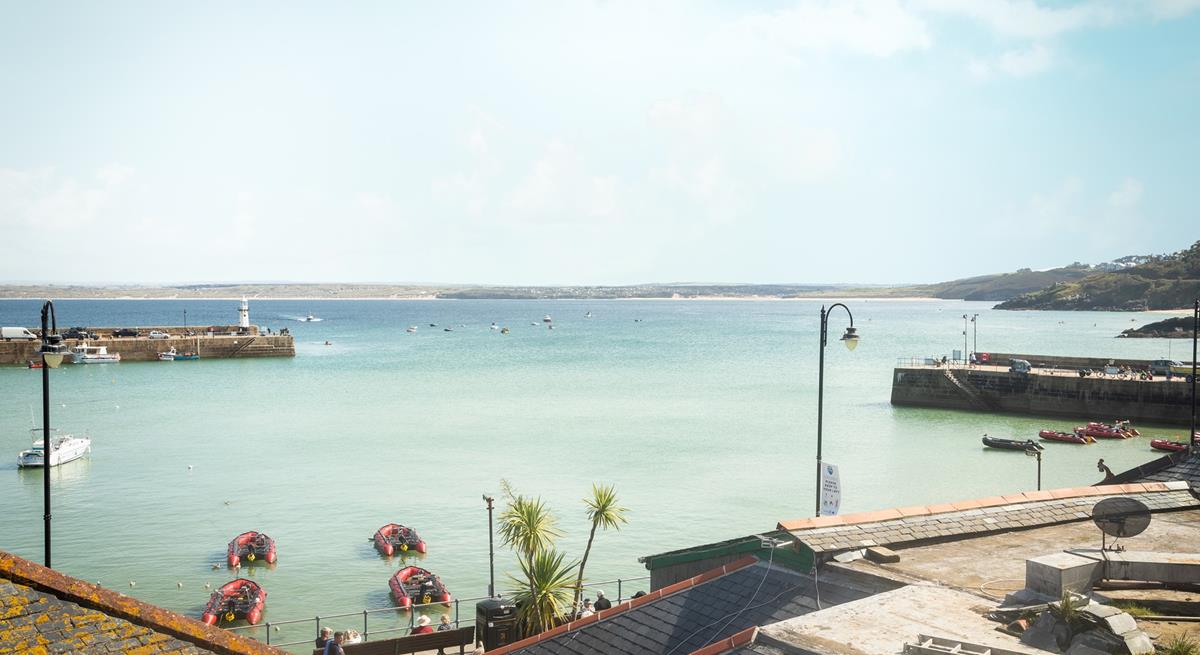 Just moments away are all the shops, cafes and beaches in St Ives, you can wander the cobbled streets looking for souvenirs.