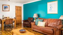 After a day spent down at the beach, you can come back and spend the evening relaxing with a takeaway.