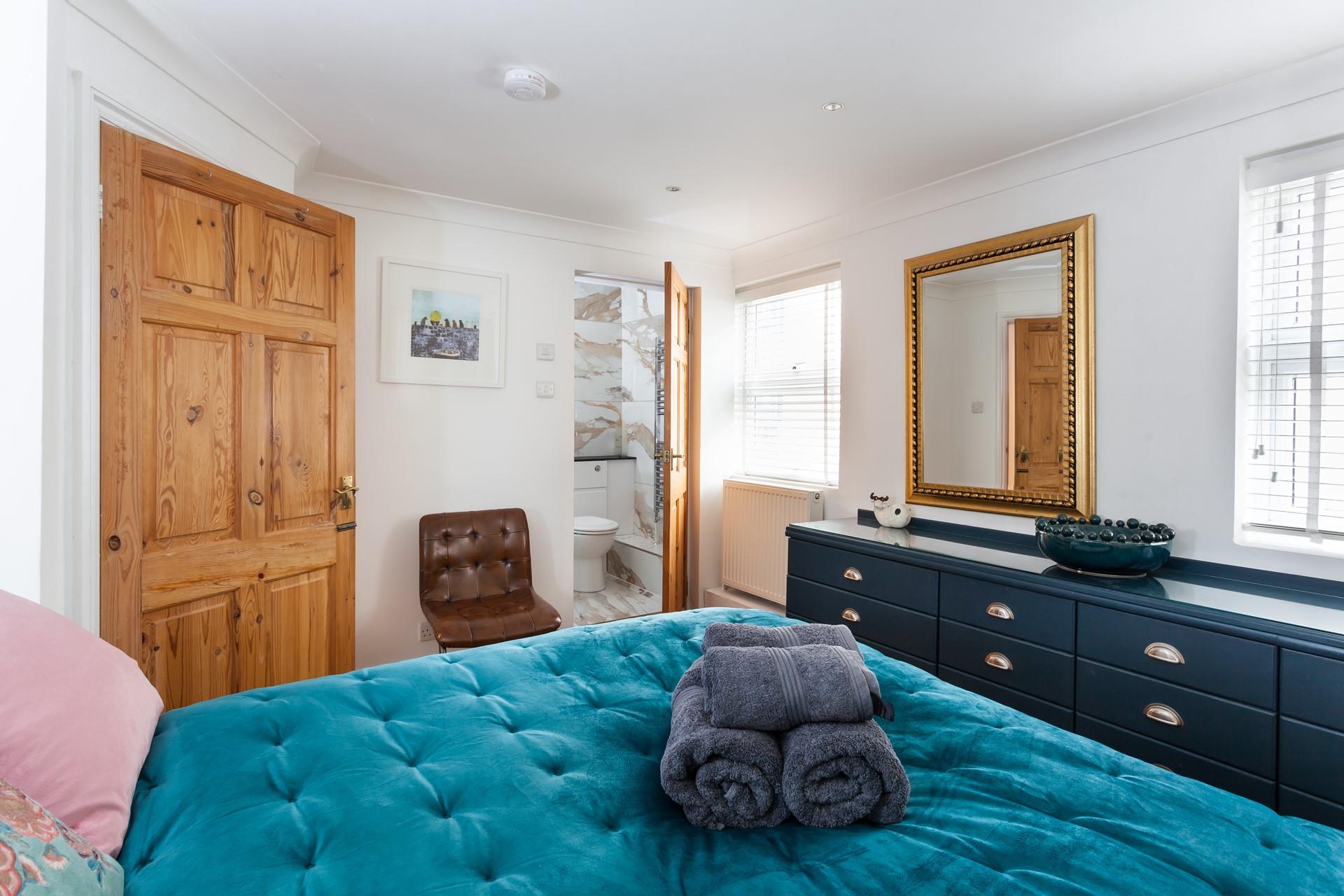 Before you settle into bed, watch the sun come down over the harbour, Cornish sunsets are the perfect photo opportunity.