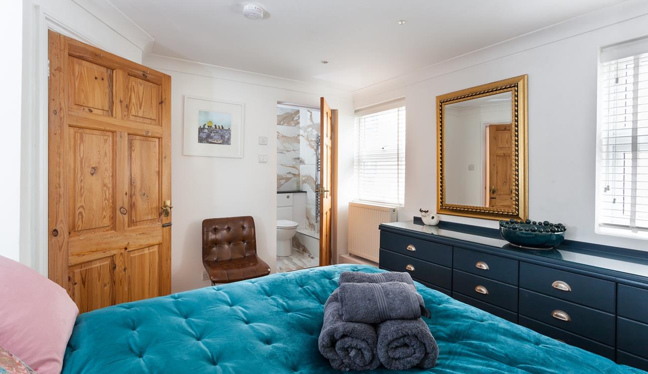 Before you settle into bed, watch the sun come down over the harbour, Cornish sunsets are the perfect photo opportunity.