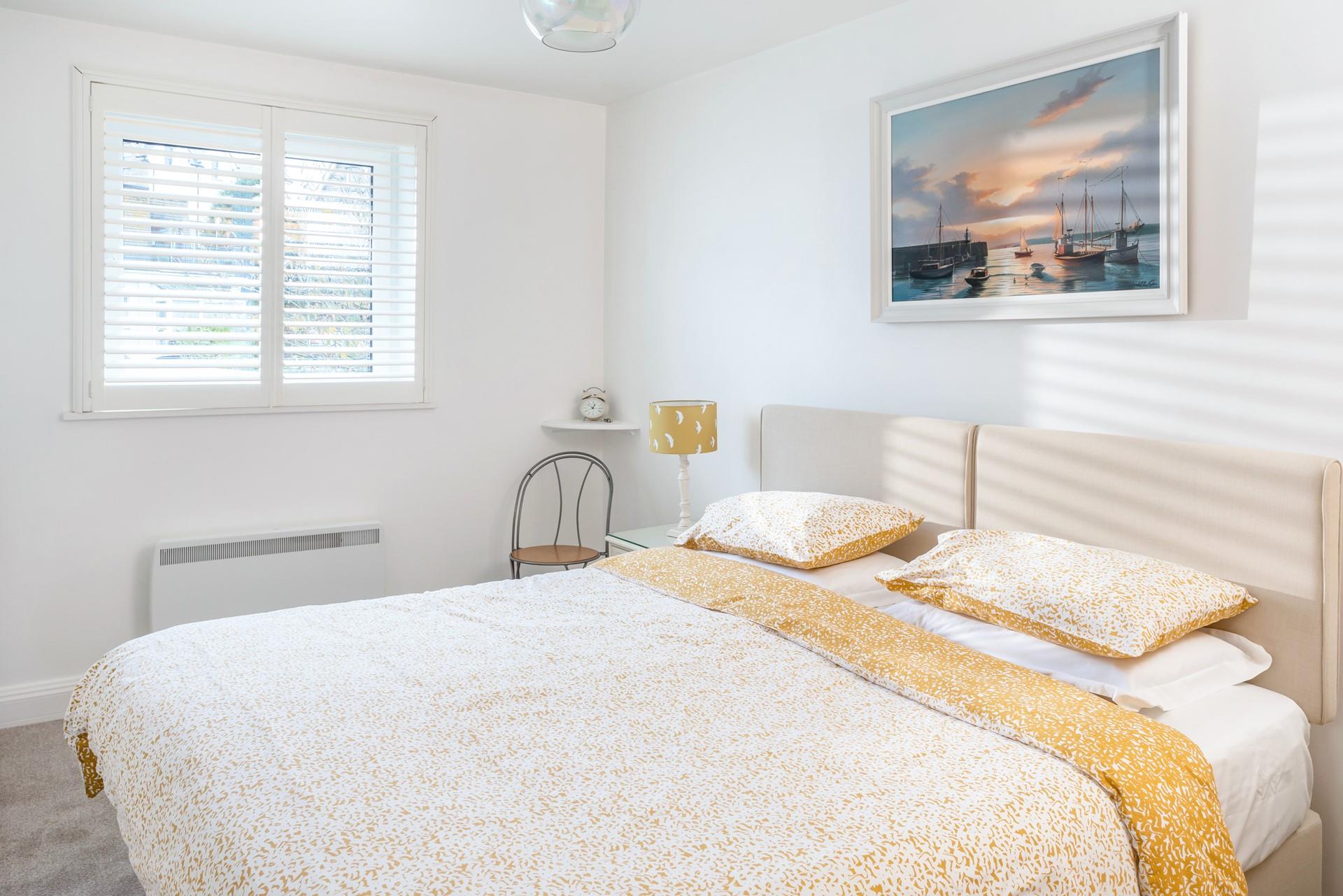 Zip and link beds to be used as twin beds or a super king size bed, offering guests flexible sleeping arrangements.