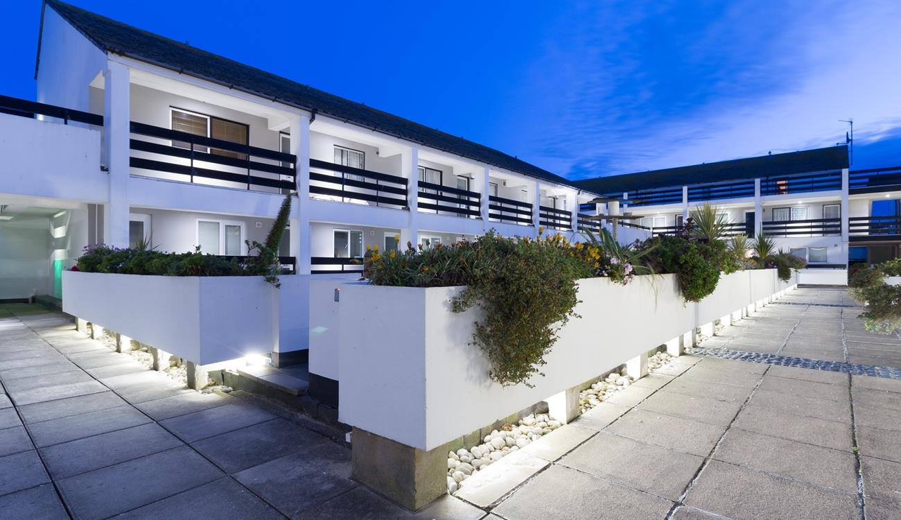 You are minutes from the local shops and restaurants, you can wander the local streets looking for souvenirs.