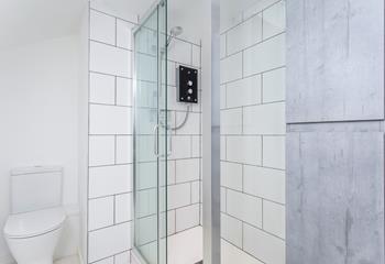 The modern shower is great for washing off the sand from the days beach adventures.