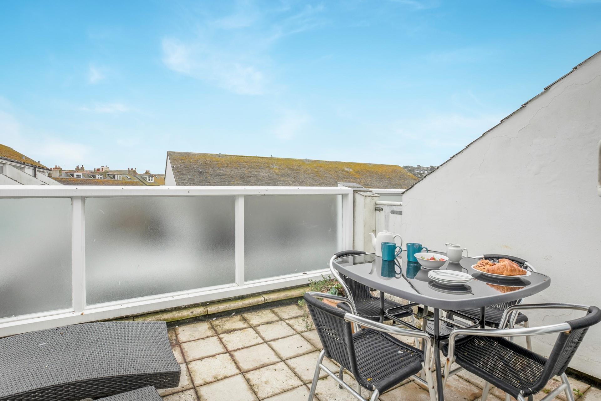 Start the day with breakfast al fresco on the patio.