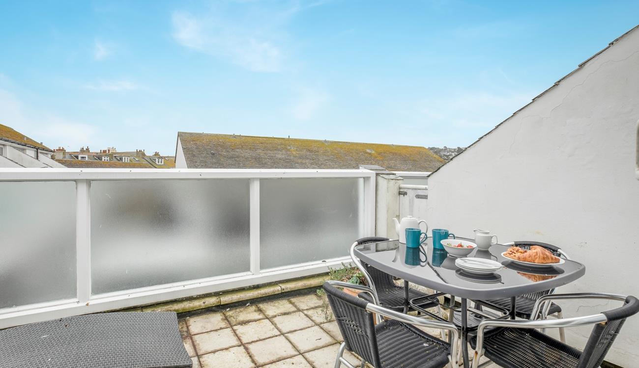 Start the day with breakfast al fresco on the patio.