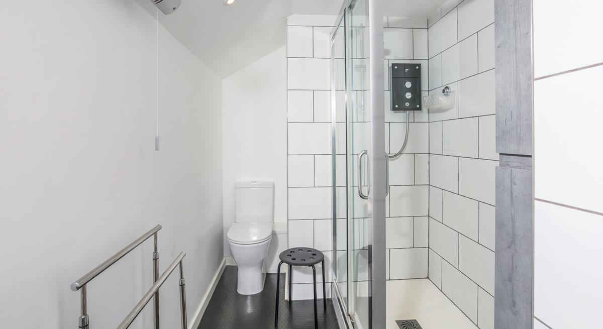 The modern shower is great for washing off the sand from the days beach adventures.