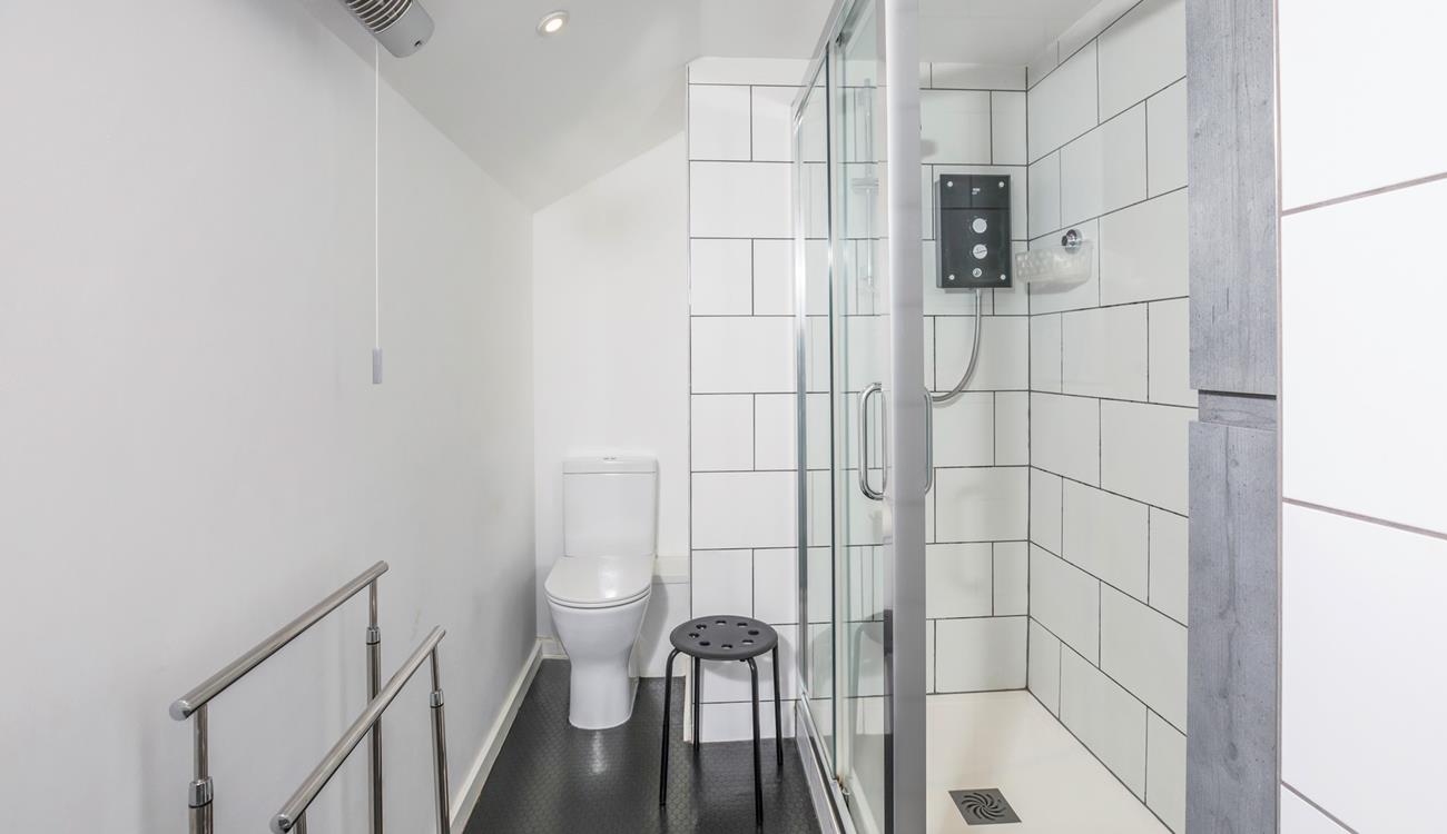 The modern shower is great for washing off the sand from the days beach adventures.