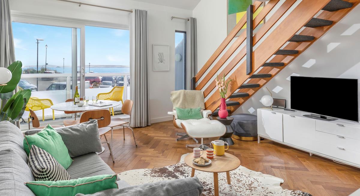 Bright and spacious, 40 St Nicholas Court is a delightful coastal retreat.