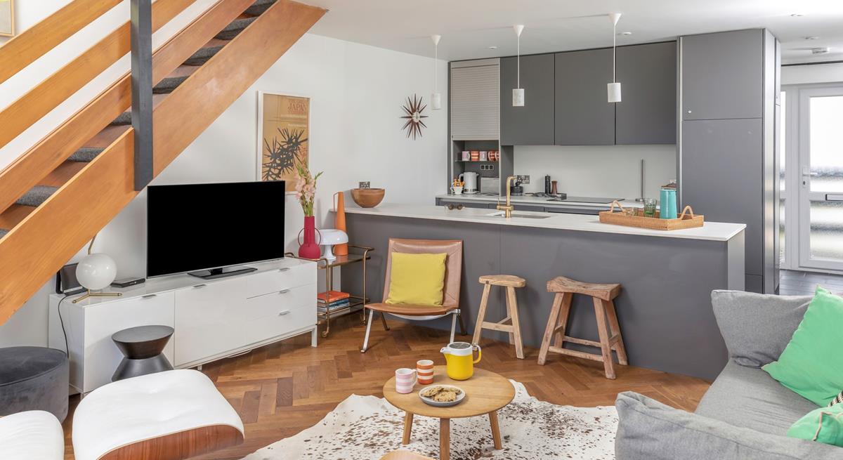 The open plan layout means you can cook, dine, and unwind together.