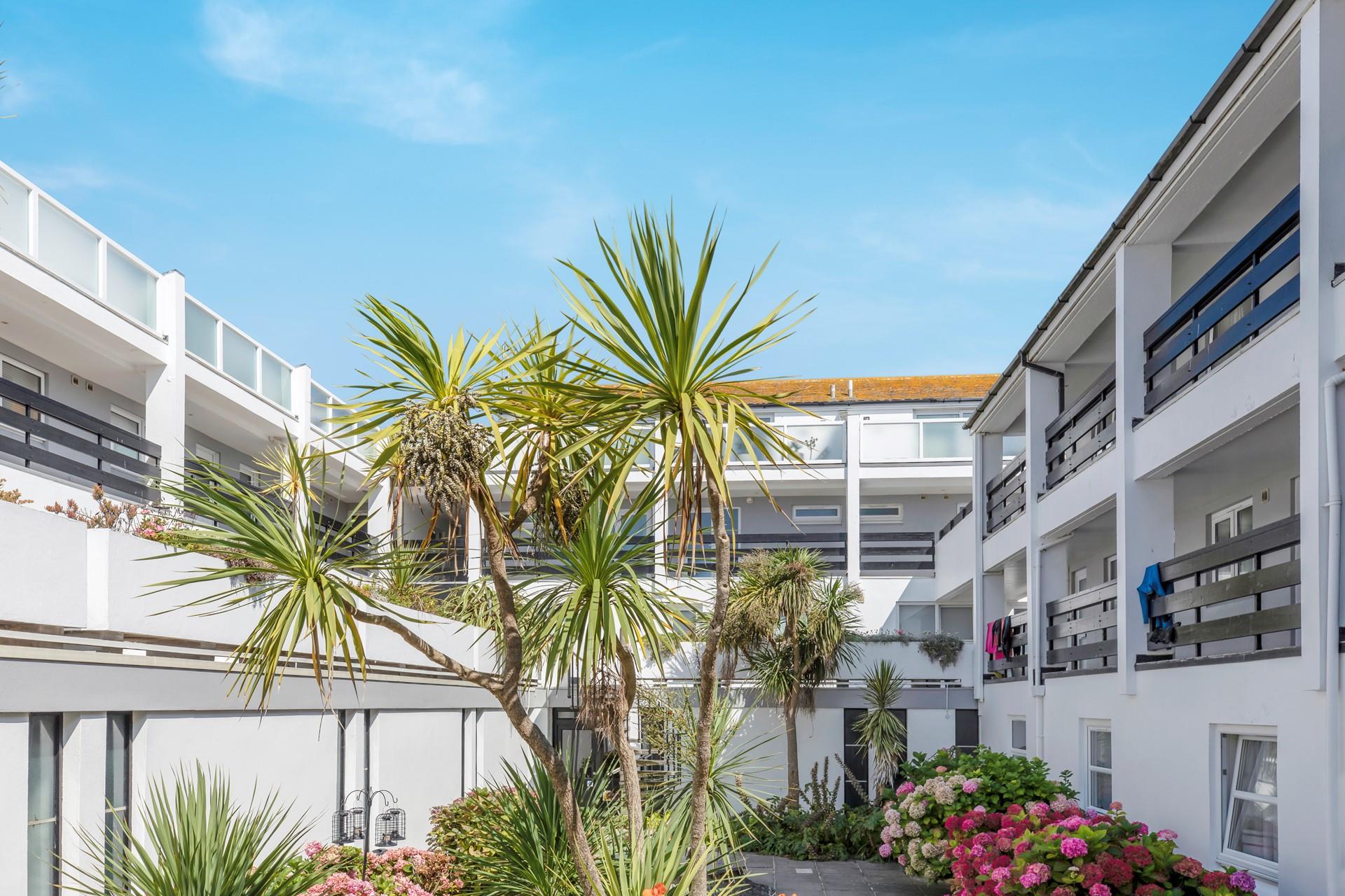 St Nicholas Court is perfectly positioned for exploring all St Ives has to offer.