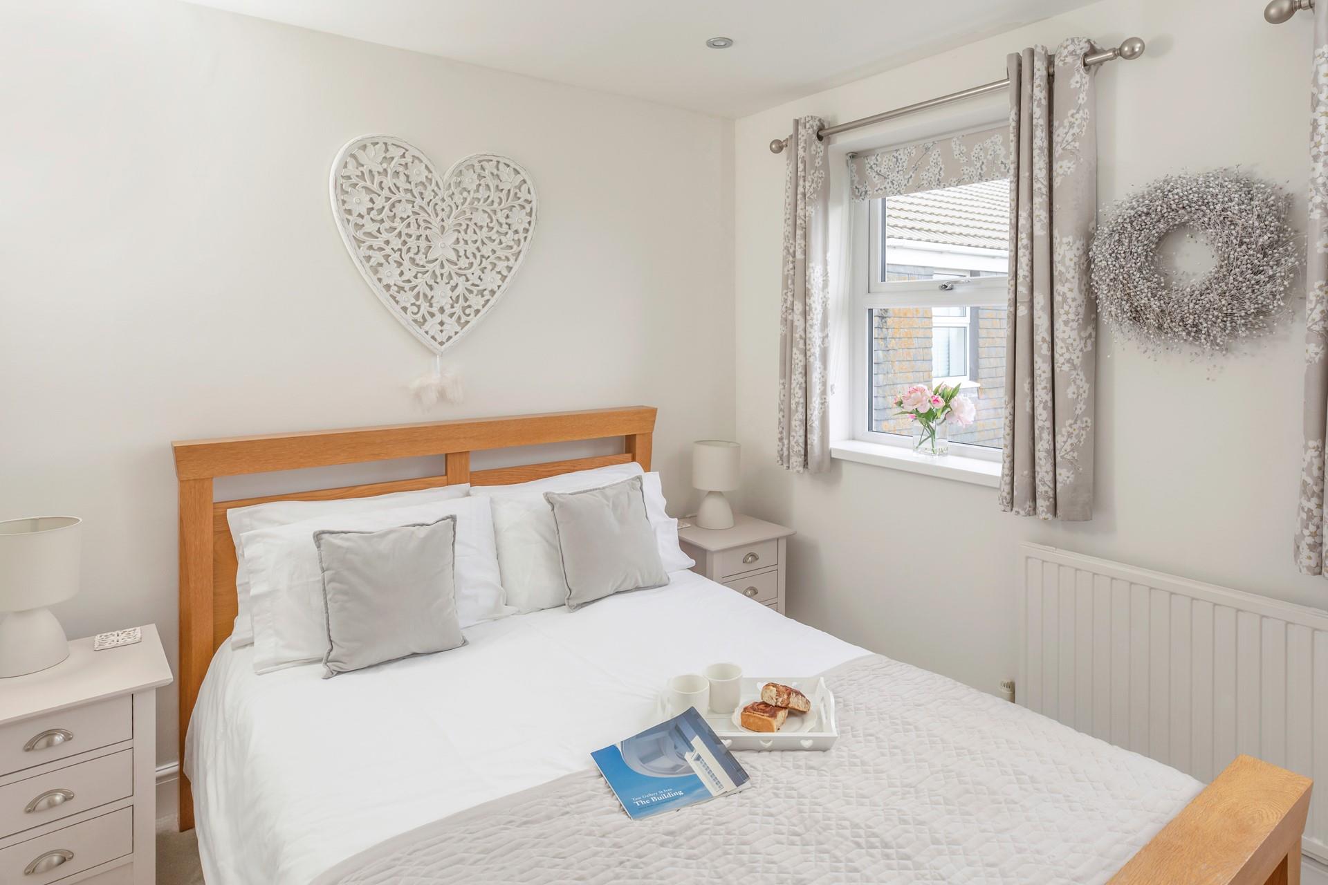 Make the most of holiday mornings with breakfast in bed.