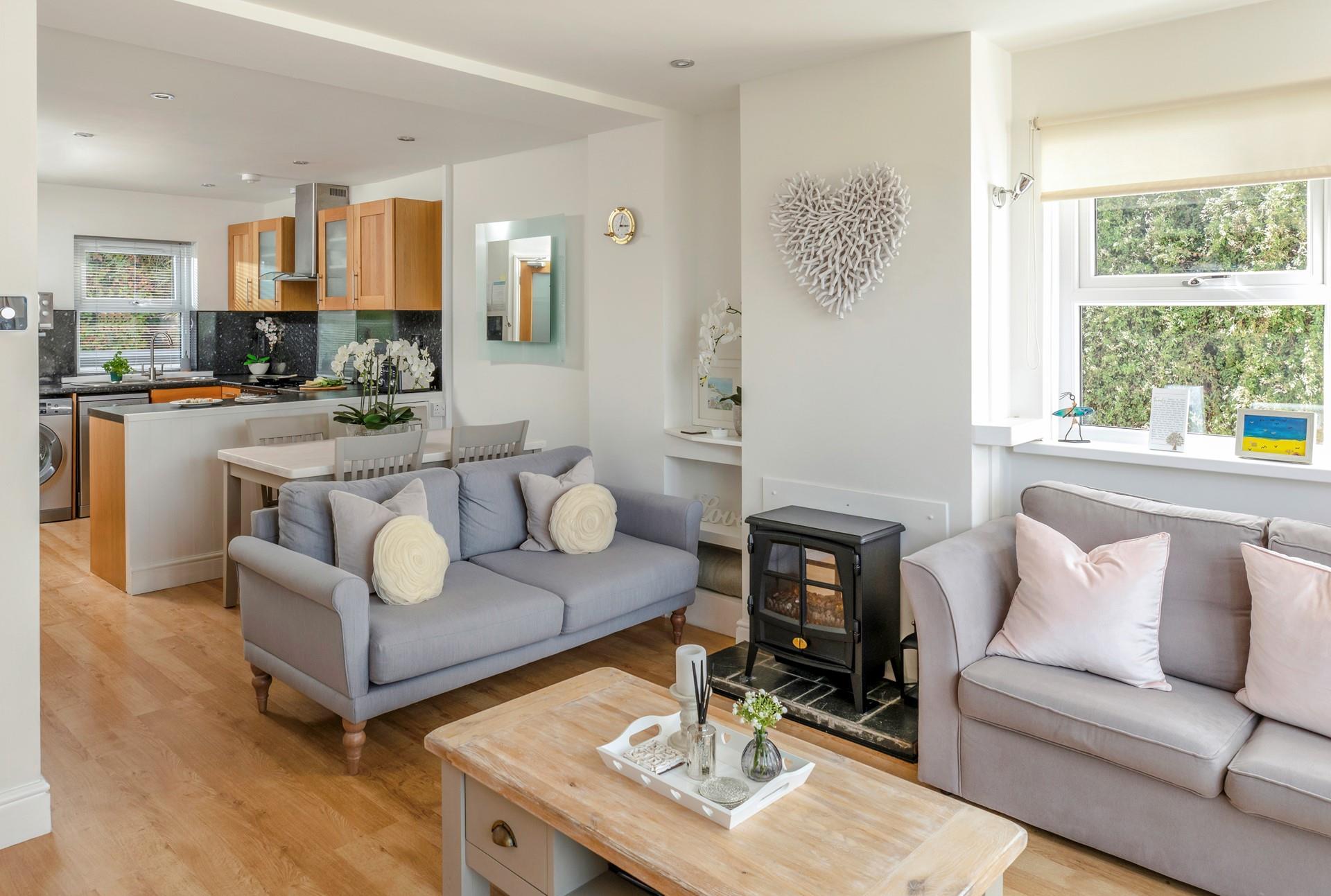 Cook, relax and spend quality time together with the sea as your backdrop.