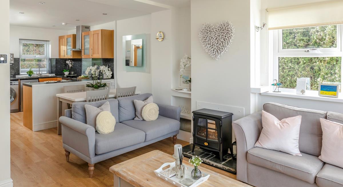 Cook, relax and spend quality time together with the sea as your backdrop.