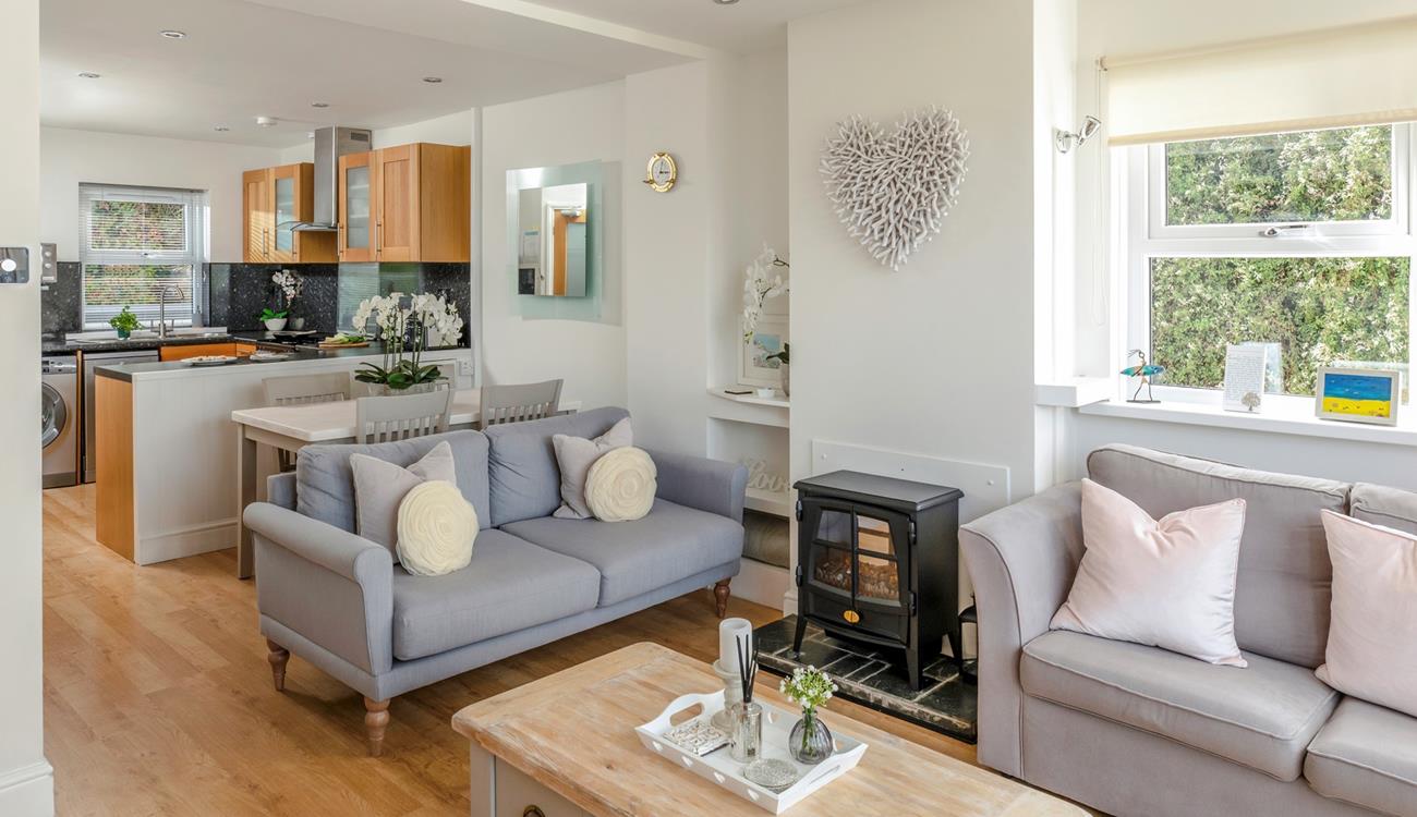 Cook, relax and spend quality time together with the sea as your backdrop.