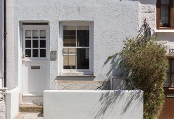 Located in Downalong, you are just minutes from all the shops and eateries in St Ives.