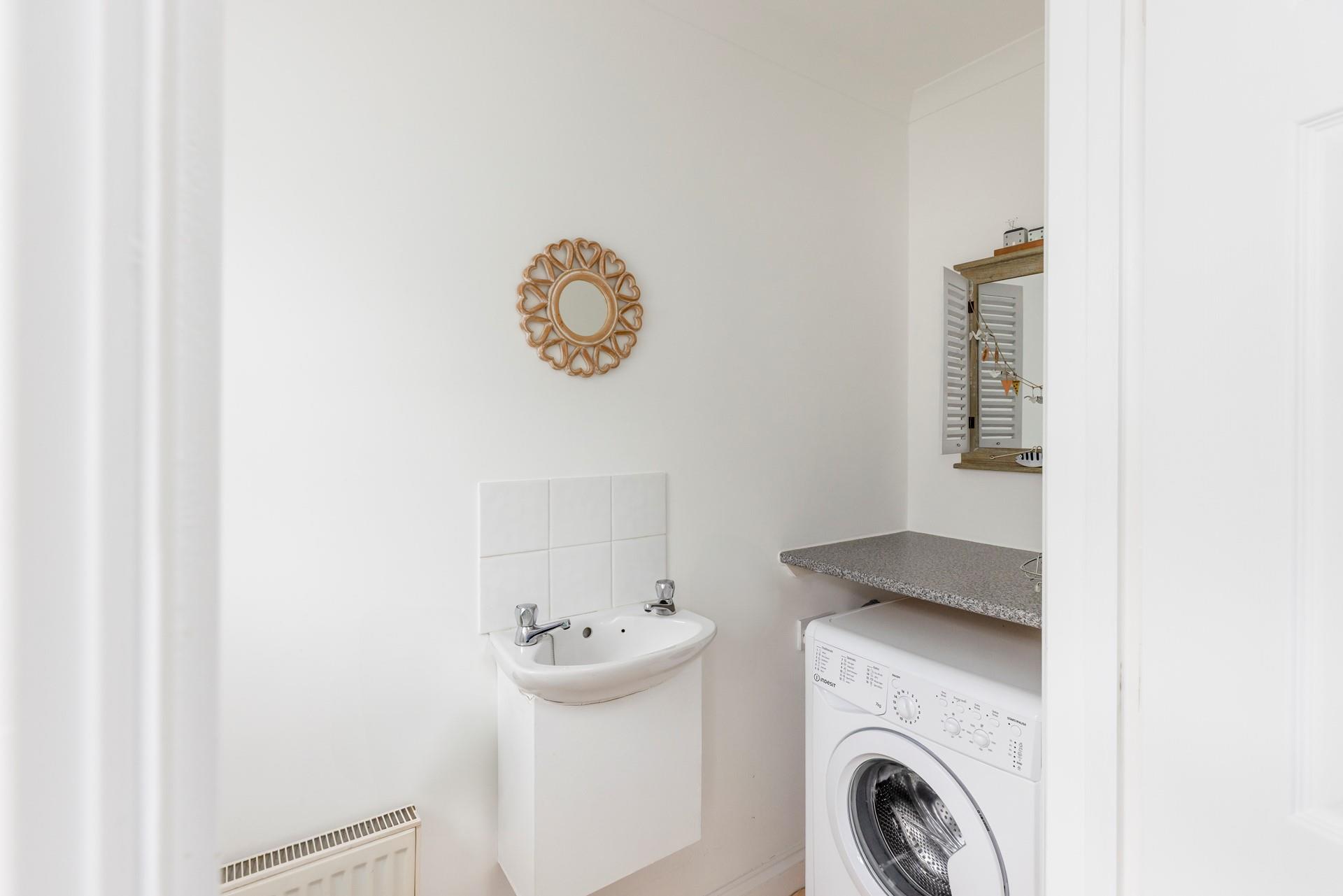 The cloakroom has a handy washer/dryer.