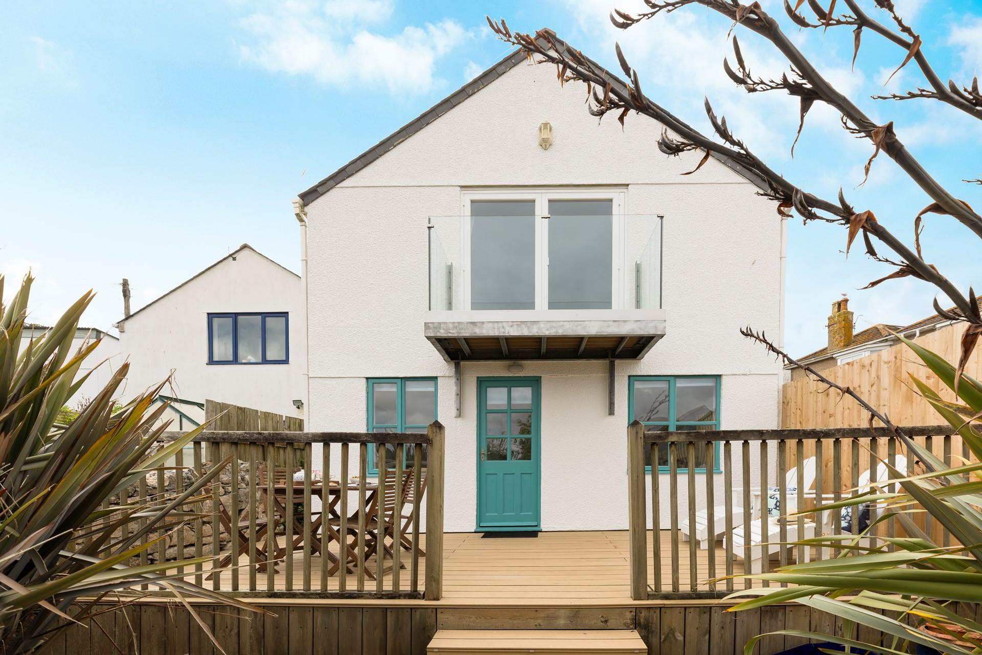 With a parking space outside, Aedes Candis is perfect for a seaside break!