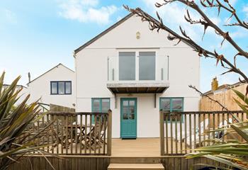 With a parking space outside, Aedes Candis is perfect for a seaside break!