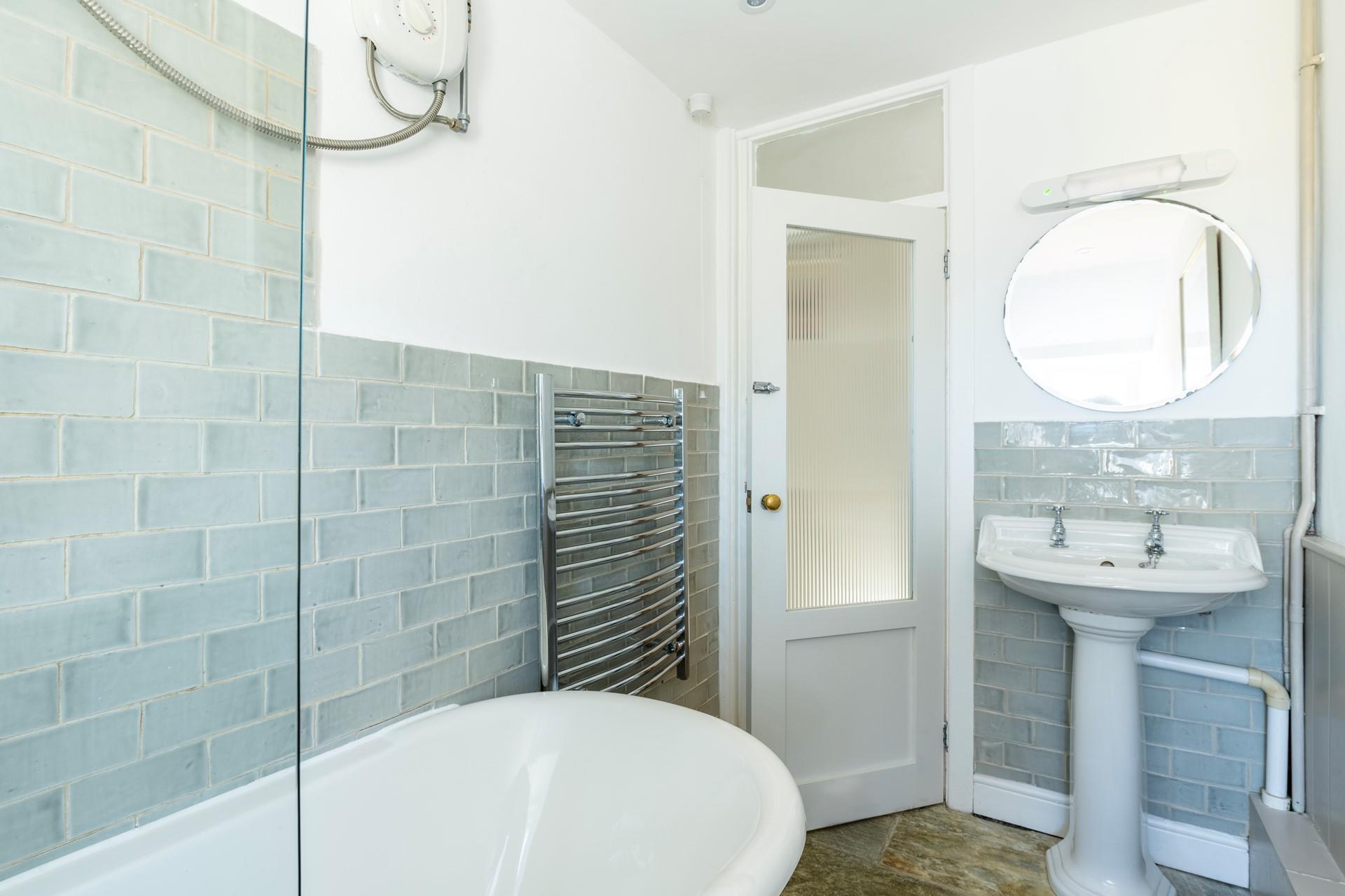 Spend your days exploring St Ives and relaxing on the beach before heading home to indulge in a bubble bath.