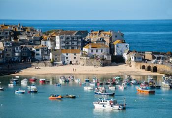 St Ives has everything you need at your doorstep, fabulous white sandy beaches, independent shops and tasty restaurants.