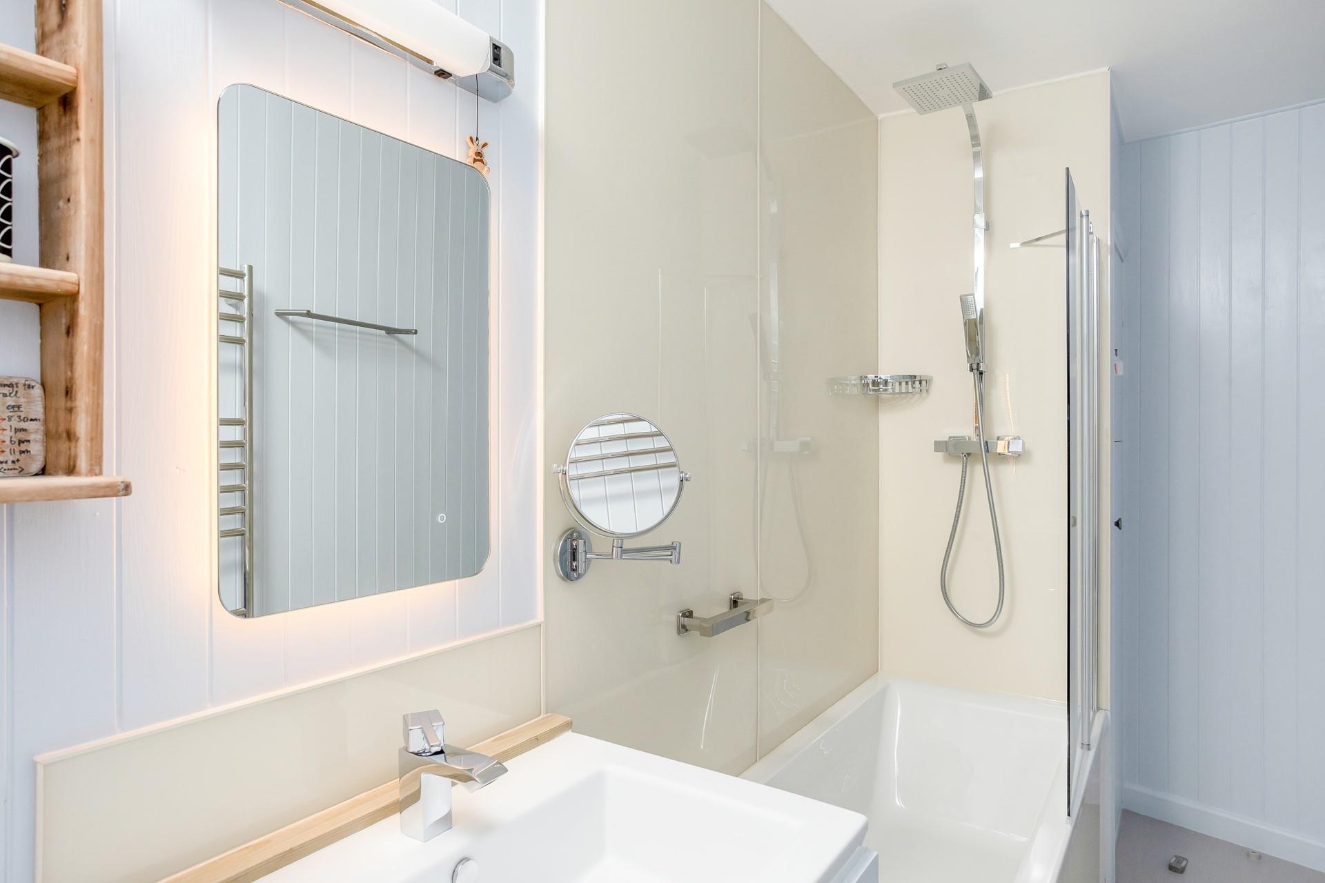 The family bathroom beautifully combines modern features with a classic finish. 